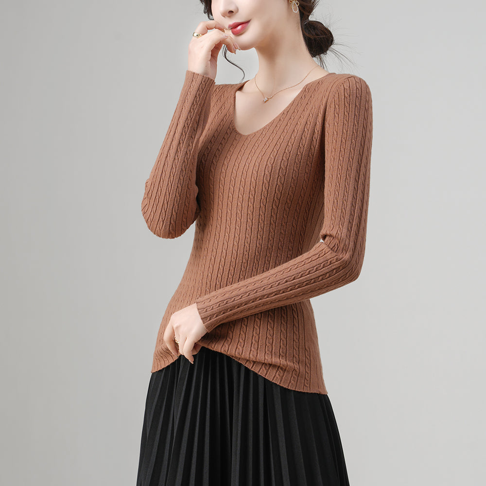 Suéter ajustado con cuello en V para mujer: tejido de punto acanalado de cable moderno, disponible al por mayor | Colores y tallas personalizados