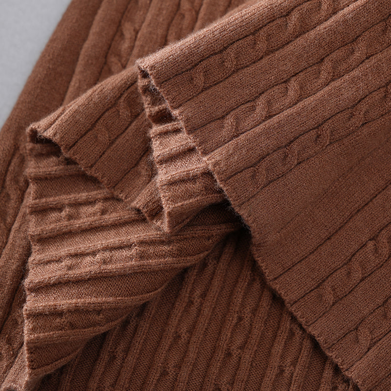 Suéter ajustado con cuello en V para mujer: tejido de punto acanalado de cable moderno, disponible al por mayor | Colores y tallas personalizados
